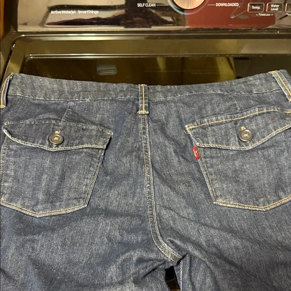 Levi’s Classic Blue Women's Jeans 12 medium. Boot cut back button pockets - Picture 4 of 4